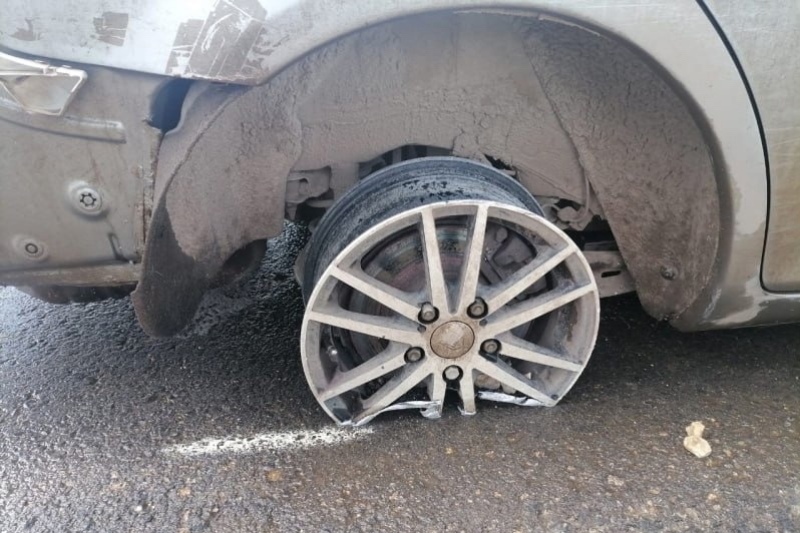 В Агрономе угнали автомобиль. Но угонщика подвело колесо.