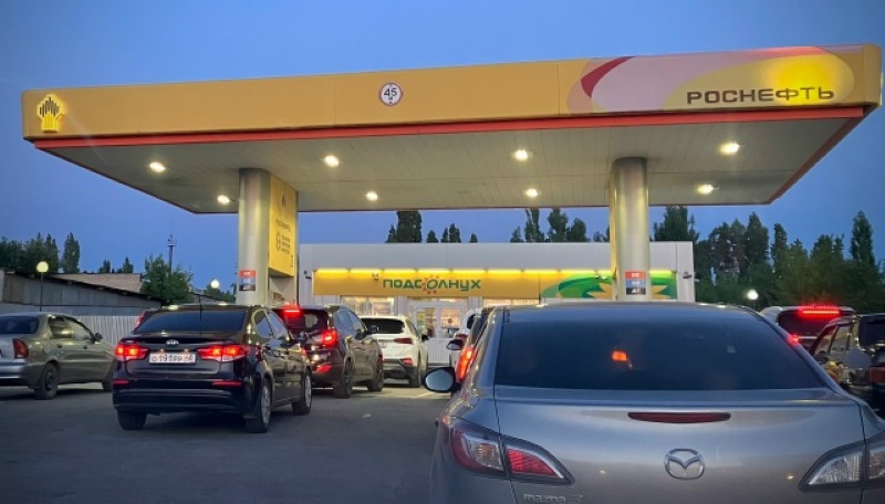На автозаправках в Лебедяни очереди за бензином