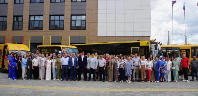 Новые школьные автобусы переданы школам Лебедянского округа