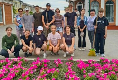 Гимназисты пропололи клумбы в центре Лебедяни