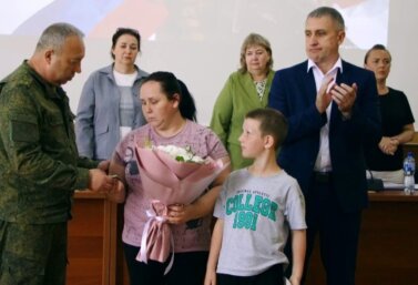 В Лебедяни наградили участников СВО и вручили награды родным погибших воинов