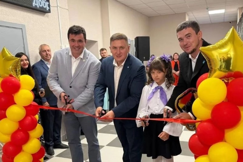 В Троекурово после капремонта открылась школа